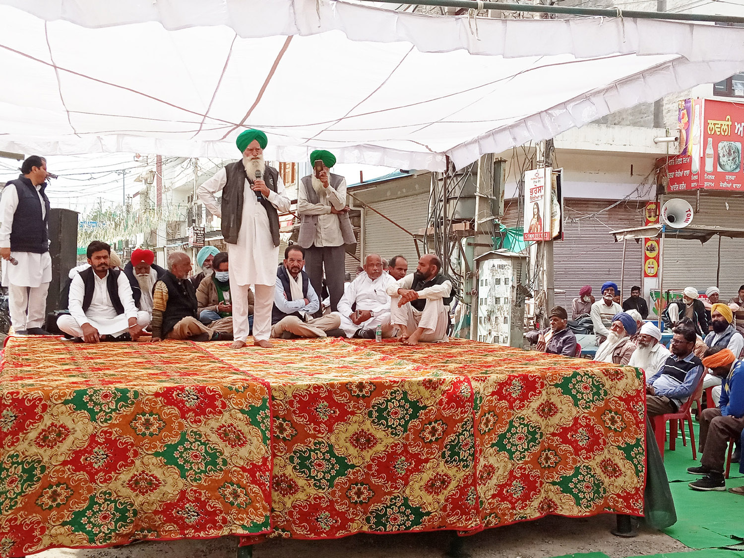 On the call of Bharat Bandh, Maud Mandi completely closed, Dharna held in Chowk, slogans of Murdabad raised